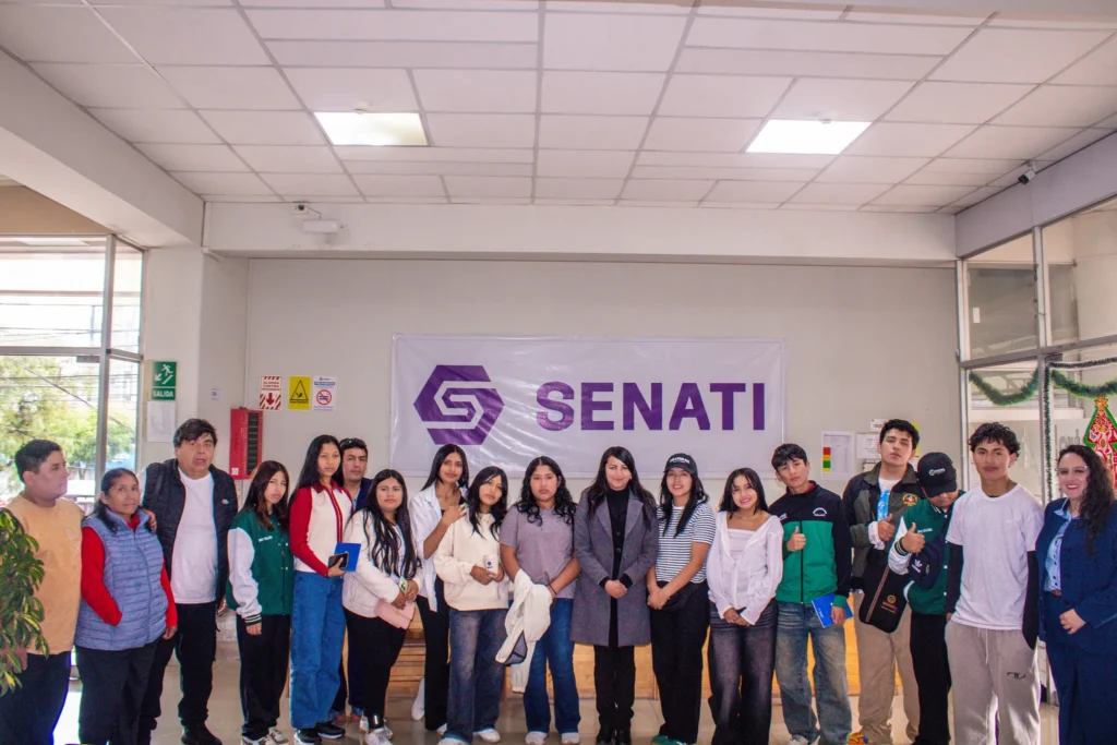 Visita grupal a las instalaciones de SENATI.