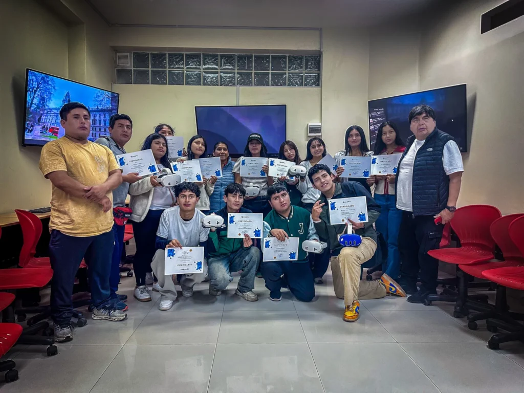 Entrega de certificados y equipos de realidad virtual.