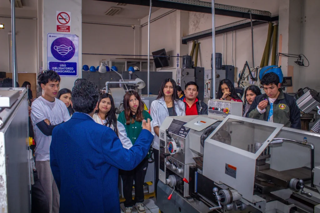 Práctica en el taller de mecánica industrial.