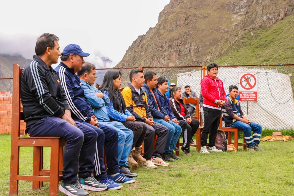 Equipamiento digital para fortalecer la educación en Machu Picchu.