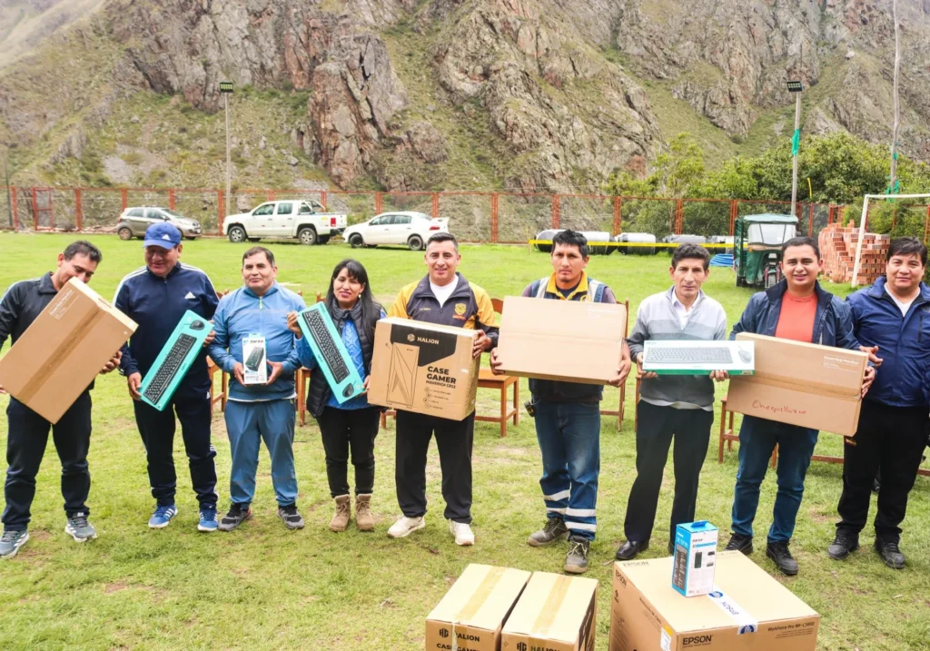 Inversión en tecnología para el desarrollo académico de la juventud.