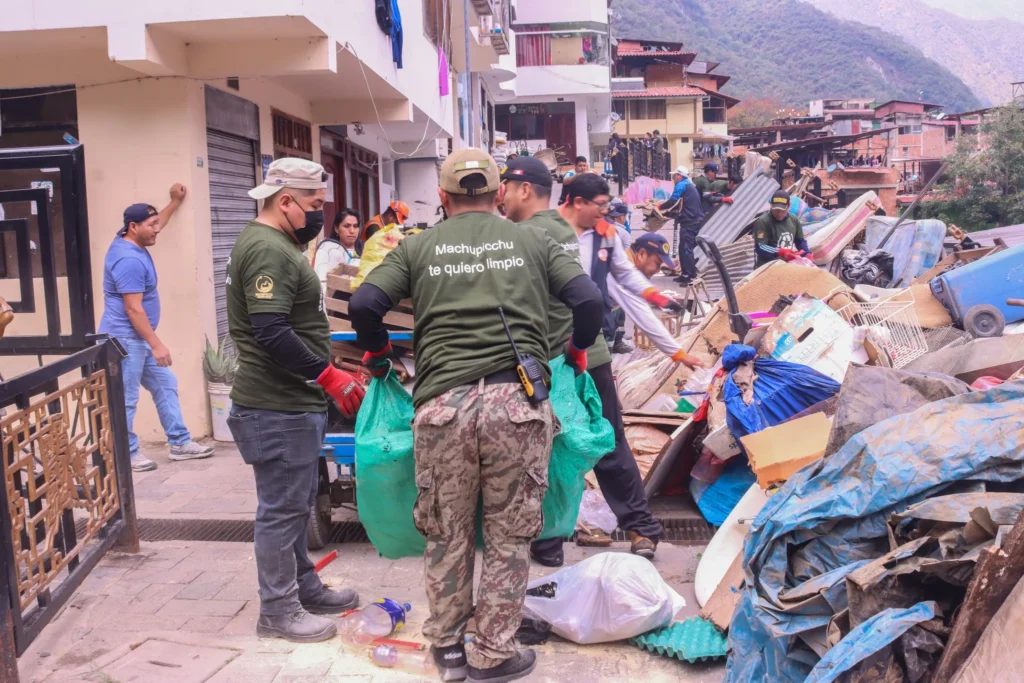 Mantenimiento preventivo en zonas estratégicas del distrito de Machu Picchu.