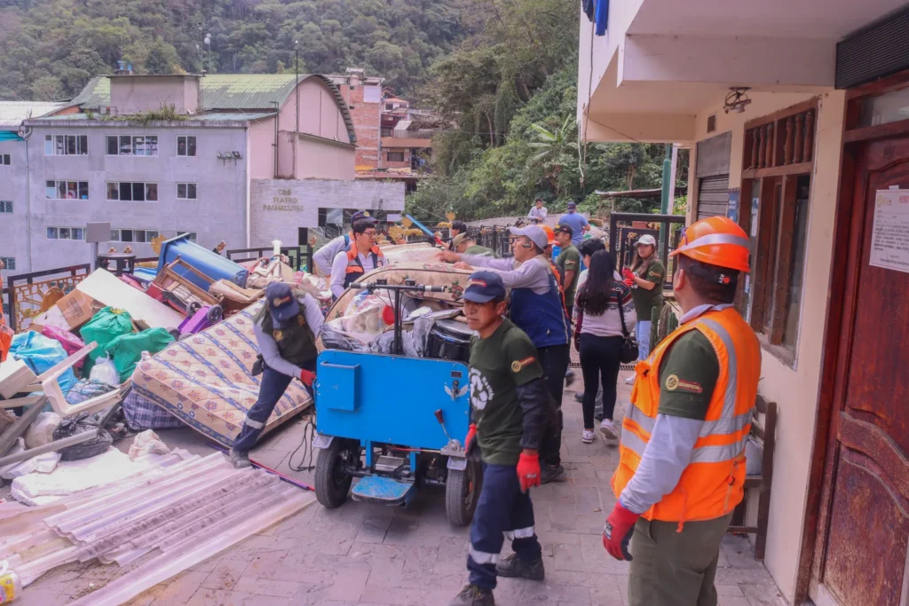 Logística ordenada de materiales para preservar el ecosistema local.